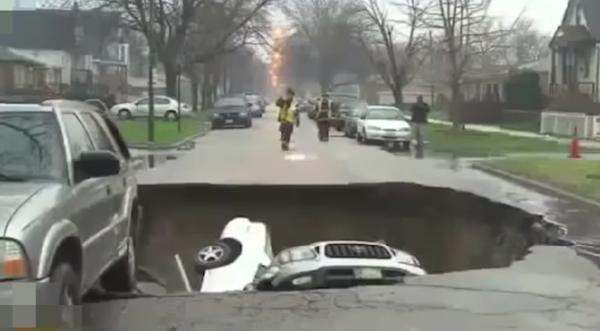 Автомобильные провалы: видео